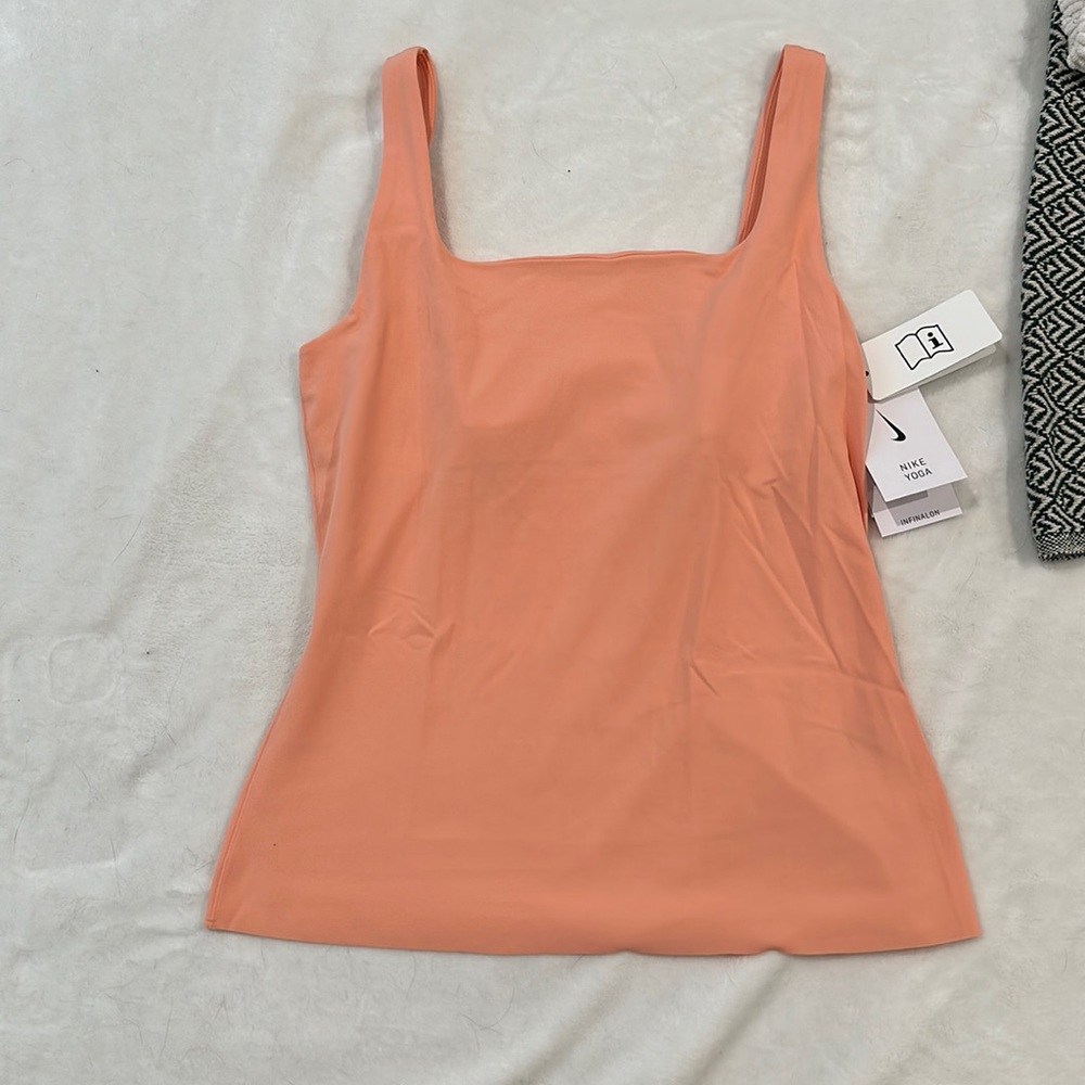 Nike Women’s Yoga Tank Top Medium